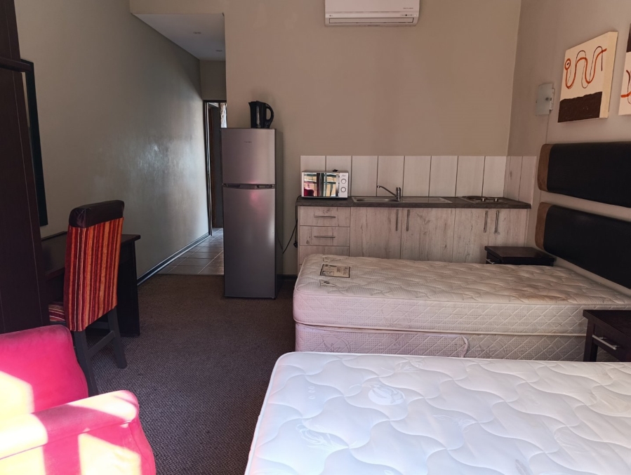 To Let 1 Bedroom Property for Rent in Vredenhof Sh Free State